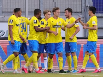 Kantersieg: Carl-Zeiss Jena bezwingt Martinroda klar 8:2 Kantersieg: Carl-Zeiss Jena bezwingt Martinroda klar 8:2