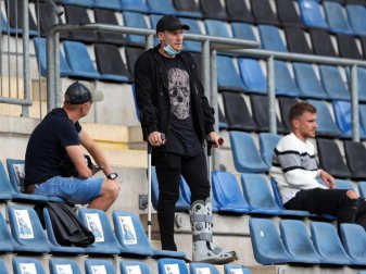 Der verletzte Andreas Voglsammer (M) fährt nicht ins Trainingslager und setzt seine Reha in Bielefeld fort. Foto: Friso Gentsch/dpa Der verletzte Andreas Voglsammer (M) fährt nicht ins Trainingslager und setzt seine Reha in Bielefeld fort. Foto: Friso Gentsch/dpa