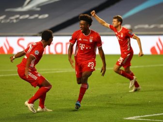 Der FC Bayern München um Siegtorschütze Kingsley Coman (M.) gewann die Champions League. Foto: Julian Finney/Getty Images via UEFA/dpa Der FC Bayern München um Siegtorschütze Kingsley Coman (M.) gewann die Champions League. Foto: Julian Finney/Getty Images via UEFA/dpa