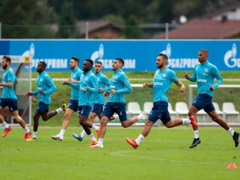 S04 befindet sich zurzeit im Österreich-Trainingslager S04 befindet sich zurzeit im Österreich-Trainingslager