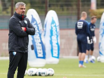 Muss mit dem VfL Bochum auf Trainingslager und Testspiel verzichten: Treiner Thomas Reis. Foto: Roland Weihrauch/dpa Muss mit dem VfL Bochum auf Trainingslager und Testspiel verzichten: Treiner Thomas Reis. Foto: Roland Weihrauch/dpa