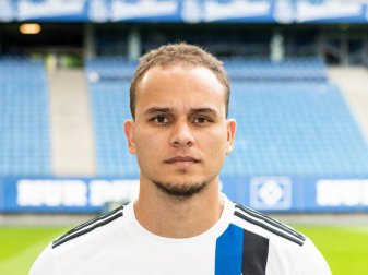 Hatte einen Tumor im linken Oberschenkel: Ewerton. Foto: Daniel Reinhardt/dpa Hatte einen Tumor im linken Oberschenkel: Ewerton. Foto: Daniel Reinhardt/dpa