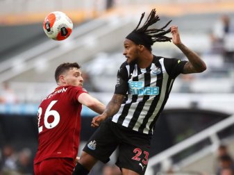 Valentino Lazaro (r) spielte zuletzt für Newcastle United. Foto: Owen Humphreys/PA Wire/dpa Valentino Lazaro (r) spielte zuletzt für Newcastle United. Foto: Owen Humphreys/PA Wire/dpa