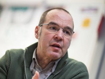 Der Fußball täte nach Ansicht von Michael Gabriel «gut daran, sich noch stärker um seine Fans zu bemühen». Foto: picture alliance / Frank Rumpenhorst/dpa Der Fußball täte nach Ansicht von Michael Gabriel «gut daran, sich noch stärker um seine Fans zu bemühen». Foto: picture alliance / Frank Rumpenhorst/dpa