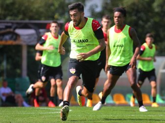 Nicolás González (M) schoss den VfB im Test gegen Bielefeld in Führung. Foto: Karl-Josef Hildenbrand/dpa Nicolás González (M) schoss den VfB im Test gegen Bielefeld in Führung. Foto: Karl-Josef Hildenbrand/dpa