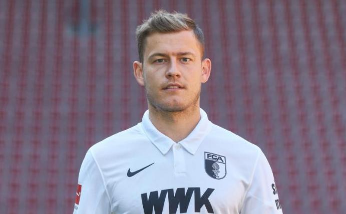 Augsburgs Alfred Finnbogason präsentiert sich drei Wochen vor Bundesliga-Start in guter Form. Foto: Klaus Rainer Krieger/FC Augsburg/dpa