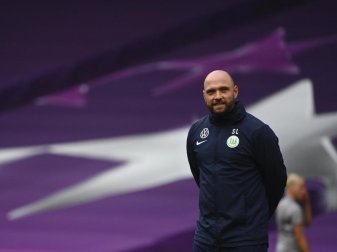 «Um Lyon bezwingen zu können, benötigen wir einen perfekten Tag», sagt VfL-Trainer Stephan Lerch. Foto: Gabriel Bouys/POOL AFP/AP/dpa «Um Lyon bezwingen zu können, benötigen wir einen perfekten Tag», sagt VfL-Trainer Stephan Lerch. Foto: Gabriel Bouys/POOL AFP/AP/dpa