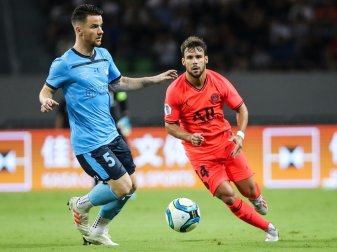 Baumjohann (l.) gewinnt erstmals die A-League Baumjohann (l.) gewinnt erstmals die A-League
