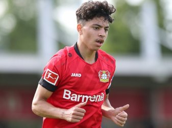 Ayman Azhil verlängert seinen Vertrag um zwei Jahre Ayman Azhil verlängert seinen Vertrag um zwei Jahre