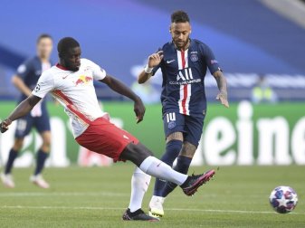 Manchester United soll Interesse am Leipziger Dayot Upamecano (l) haben. Foto: David Ramos/POOL GETTY/AP/dpa Manchester United soll Interesse am Leipziger Dayot Upamecano (l) haben. Foto: David Ramos/POOL GETTY/AP/dpa