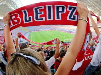 Die Fan-Organisation «Unsere Kurve» hat die Pläne zur Fan-Rückkehr beim Fußball-Bundesligisten RB Leipzig scharf kritisiert. Foto: Jan Woitas/dpa-Zentralbild/dpa Die Fan-Organisation «Unsere Kurve» hat die Pläne zur Fan-Rückkehr beim Fußball-Bundesligisten RB Leipzig scharf kritisiert. Foto: Jan Woitas/dpa-Zentralbild/dpa