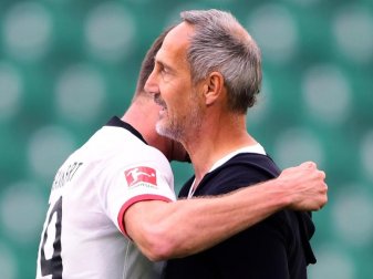 Adi Hütter bleibt bis 2023 Trainer von Eintracht Frankfurt. Foto: Swen Pförtner/dpa-Pool/dpa Adi Hütter bleibt bis 2023 Trainer von Eintracht Frankfurt. Foto: Swen Pförtner/dpa-Pool/dpa
