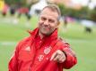 Bittet sein Team wieder zum Training: Bayern-Coach Hansi Flick. Foto: Matthias Balk/dpa