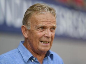 Glaubt an den Freiburger Ligaverbleib: Ex-Coach Volker Finke. Foto: Patrick Seeger/dpa Glaubt an den Freiburger Ligaverbleib: Ex-Coach Volker Finke. Foto: Patrick Seeger/dpa