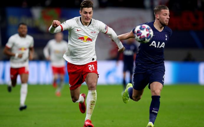 Patrik Schick (l.) absolviert Medizintest in Leverkusen