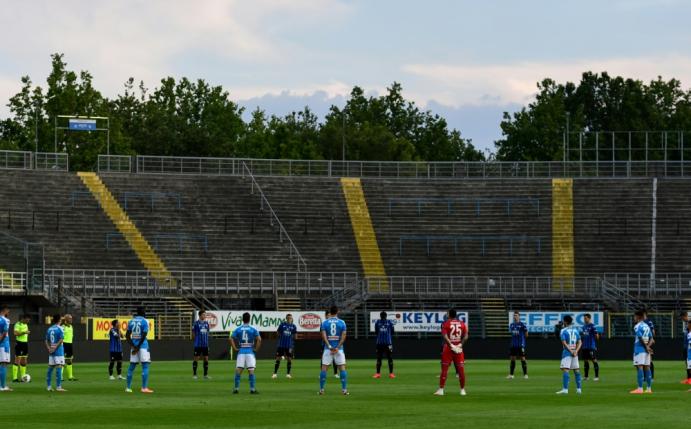 Schweigeminute im Gewiss Stadium in Bergamo
