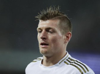 Toni Kroos ist mit 31 Jahren noch einer der jüngeren Weltstars in der spanischen Liga. Foto: Manu Fernandez/AP/dpa