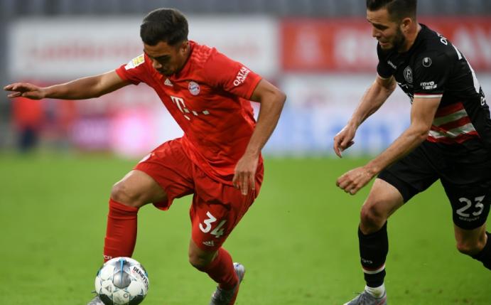 Batista-Meier (l.) wird zum SC Heerenveen verliehen
