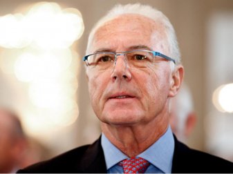 Kan zu seinem 75. Geburtstag auf ein bewegtes Leben zurückblicken: Fußball-Idol Franz Beckenbauer. Foto: Sven Hoppe/dpa Kan zu seinem 75. Geburtstag auf ein bewegtes Leben zurückblicken: Fußball-Idol Franz Beckenbauer. Foto: Sven Hoppe/dpa