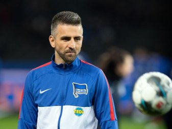 Stürmt inzwischen für Schalke 04: Ex-Hertha-Kapitän Vedad Ibisevic. Foto: Soeren Stache/dpa-Zentralbild/dpa Stürmt inzwischen für Schalke 04: Ex-Hertha-Kapitän Vedad Ibisevic. Foto: Soeren Stache/dpa-Zentralbild/dpa