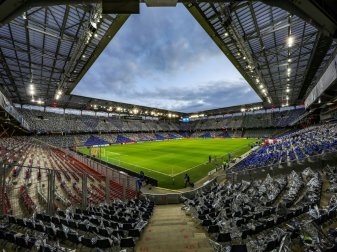 Aktuell sind nur 3000 Zuschauer zugelassen Aktuell sind nur 3000 Zuschauer zugelassen