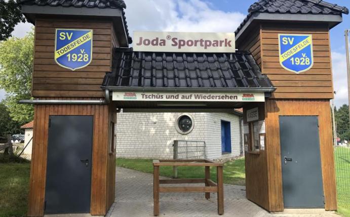 Der SV Todesfelde tritt als einziger für den Wettbewerb qualifizierter Oberligist im eigenen Stadion an. Foto: Franko Koitzsch/dpa