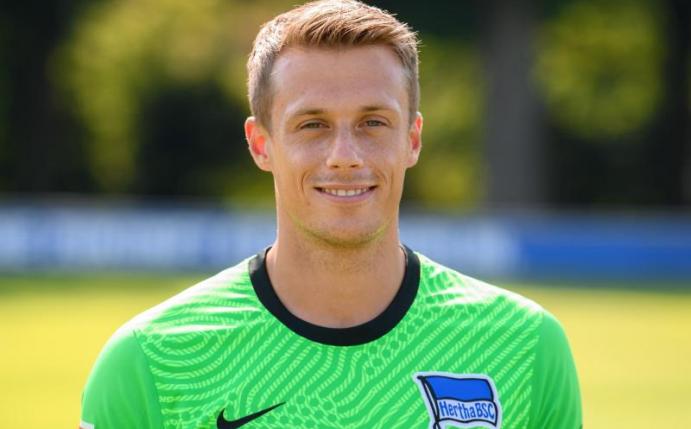 Vorerst Nummer eins im Tor von Hertha BSC: Alexander Schwolow. Foto: Soeren Stache/dpa-Zentralbild/dpa