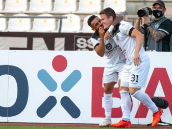 Ulms Burak Coban (l) und Torschütze Tobias Rühle. Foto: Stefan Puchner/dpa