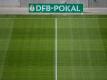 Die DFB-Pokalpartie zwischen Waldhof Mannheim und dem SC Freiburg findet trotz Corona-Fällen statt. Foto: Robert Michael/dpa-Zentralbild/dpa