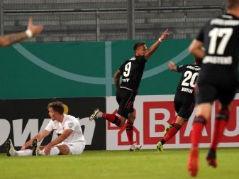 Wiesbadens Phillip Tietz (M) bejubelt sein Siegtor. Foto: Hasan Bratic/dpa Wiesbadens Phillip Tietz (M) bejubelt sein Siegtor. Foto: Hasan Bratic/dpa