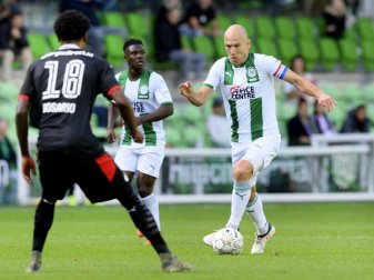 Musste gegen Eindhoven schon nach 29 Minuten vom Platz: Groningens Arjen Robben. Foto: -/ANP/dpa Musste gegen Eindhoven schon nach 29 Minuten vom Platz: Groningens Arjen Robben. Foto: -/ANP/dpa