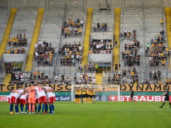 Bei den DFB-Pokalspielen waren bereits Teile von Zuschauern wieder in den Stadien. Foto: Robert Michael/dpa-Zentralbild/dpa Bei den DFB-Pokalspielen waren bereits Teile von Zuschauern wieder in den Stadien. Foto: Robert Michael/dpa-Zentralbild/dpa