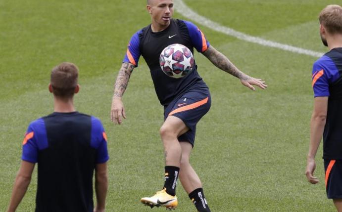 Schätzt die Einstellung von Leipzigs Trainer Nagelsmann: Angeliño beim Training. Foto: Manu Fernandez/Pool AP/dpa