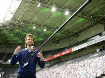 Simon Rolfes, Sportdirektor von Bayer Leverksuen. Foto: Ina Fassbender/AFP-Pool/dpa Simon Rolfes, Sportdirektor von Bayer Leverksuen. Foto: Ina Fassbender/AFP-Pool/dpa