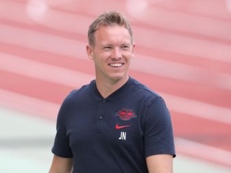 Strebt in der Bundesliga mit RB Leipzig einen der vorderen vier Plätze an: Trainer Julian Nagelsmann. Foto: Daniel Karmann/dpa Strebt in der Bundesliga mit RB Leipzig einen der vorderen vier Plätze an: Trainer Julian Nagelsmann. Foto: Daniel Karmann/dpa
