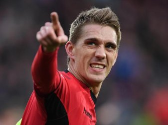 Kritisiert die Auswüchse im Profifußball: Der Freiburger Stürmer Nils Petersen. Foto: Patrick Seeger/dpa Kritisiert die Auswüchse im Profifußball: Der Freiburger Stürmer Nils Petersen. Foto: Patrick Seeger/dpa