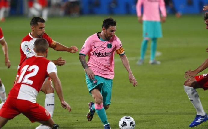 Lionel Messi hat den FC Barcelona im zweiten Testspiel der Saison-Vorbereitung zum zweiten Sieg geschossen. Foto: Joan Monfort/AP/dpa