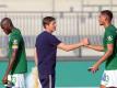 Trainer Oliver Glasner (M.), Maxence Lacroix (r) und Josuha Guilavogui starten mit dem VfL Wolfsburg in den Europapokal. Foto: Soeren Stache/dpa-Zentralbild/dpa