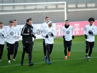 Die deutsche Nationalmannschaft ist in der Fußball-Weltrangliste der FIFA einen Platz nach oben geklettert. Foto: Peter Steffen/dpa Die deutsche Nationalmannschaft ist in der Fußball-Weltrangliste der FIFA einen Platz nach oben geklettert. Foto: Peter Steffen/dpa