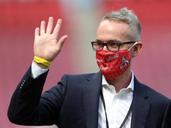 Kalkuliert auch für die neue Saison hohe Verluste ein: Alexander Wehrle, Kölns Geschäftsführer Sport. Foto: Lars Baron/Getty/Pool/dpa Kalkuliert auch für die neue Saison hohe Verluste ein: Alexander Wehrle, Kölns Geschäftsführer Sport. Foto: Lars Baron/Getty/Pool/dpa