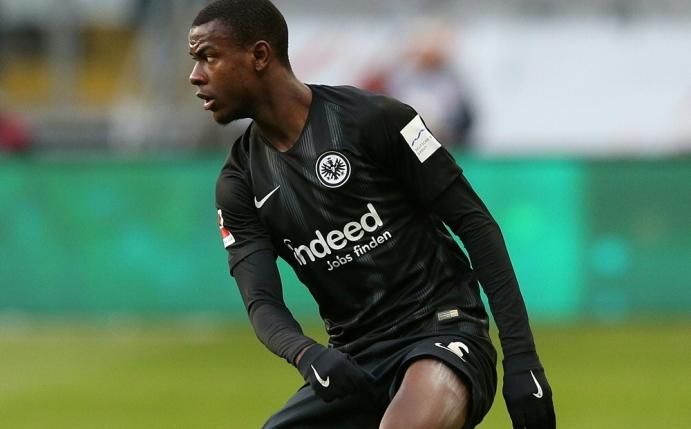 Evan Ndicka fehlt der Eintracht gegen Bielefeld