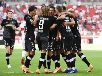 Der SC Freiburg bezwingt Aufsteiger VfB Stuttgart 3:2 Der SC Freiburg bezwingt Aufsteiger VfB Stuttgart 3:2