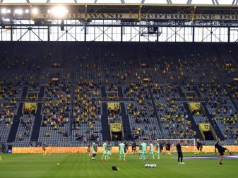 In Dortmund sahen 9300 Zuschauer den 3:0-Sieg des BVB gegen Borussia Mönchengladbach. Foto: Bernd Thissen/dpa In Dortmund sahen 9300 Zuschauer den 3:0-Sieg des BVB gegen Borussia Mönchengladbach. Foto: Bernd Thissen/dpa