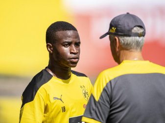 Borussia Dortmunds Ausnahmetalent Youssoufa Moukoko trifft und trifft und trifft. Dreifach beim 5:0-Sieg bei Preußen Münster. Foto: David Inderlied/dpa/Archivbild Borussia Dortmunds Ausnahmetalent Youssoufa Moukoko trifft und trifft und trifft. Dreifach beim 5:0-Sieg bei Preußen Münster. Foto: David Inderlied/dpa/Archivbild