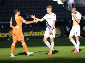 Zumindest über einen Punkt konnten sich die Bielefeld-Profis bei Eintracht Frankfurt freuen. Foto: Arne Dedert/dpa Zumindest über einen Punkt konnten sich die Bielefeld-Profis bei Eintracht Frankfurt freuen. Foto: Arne Dedert/dpa