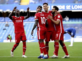 Liverpools Sadio Mane (l) feiert mit seinen Teamkollegen ein Tor. Foto: Matt Dunham/PA Wire/dpa Liverpools Sadio Mane (l) feiert mit seinen Teamkollegen ein Tor. Foto: Matt Dunham/PA Wire/dpa