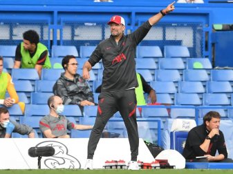Jürger Klopp, Trainer vom FC Liverpool, gestikuliert am Spielfeldrand. Foto: Neil Hall/PA Wire/dpa Jürger Klopp, Trainer vom FC Liverpool, gestikuliert am Spielfeldrand. Foto: Neil Hall/PA Wire/dpa