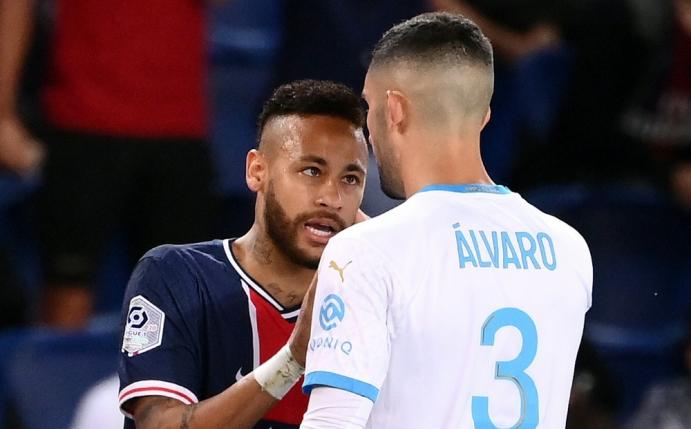 Gonzalez und Neymar (l.) gerieten aneinander