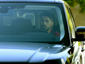 Luis Suarez soll bei seinem Sprachtest betrogen haben Luis Suarez soll bei seinem Sprachtest betrogen haben