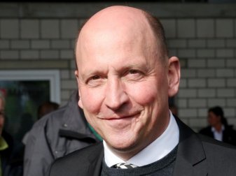 Freut sich, dass in Mönchengladbach wieder Zuschauer ins Stadion können: Gladbach-Geschäftsführer Stephan Schippers. Foto: Roland Weihrauch/dpa Freut sich, dass in Mönchengladbach wieder Zuschauer ins Stadion können: Gladbach-Geschäftsführer Stephan Schippers. Foto: Roland Weihrauch/dpa